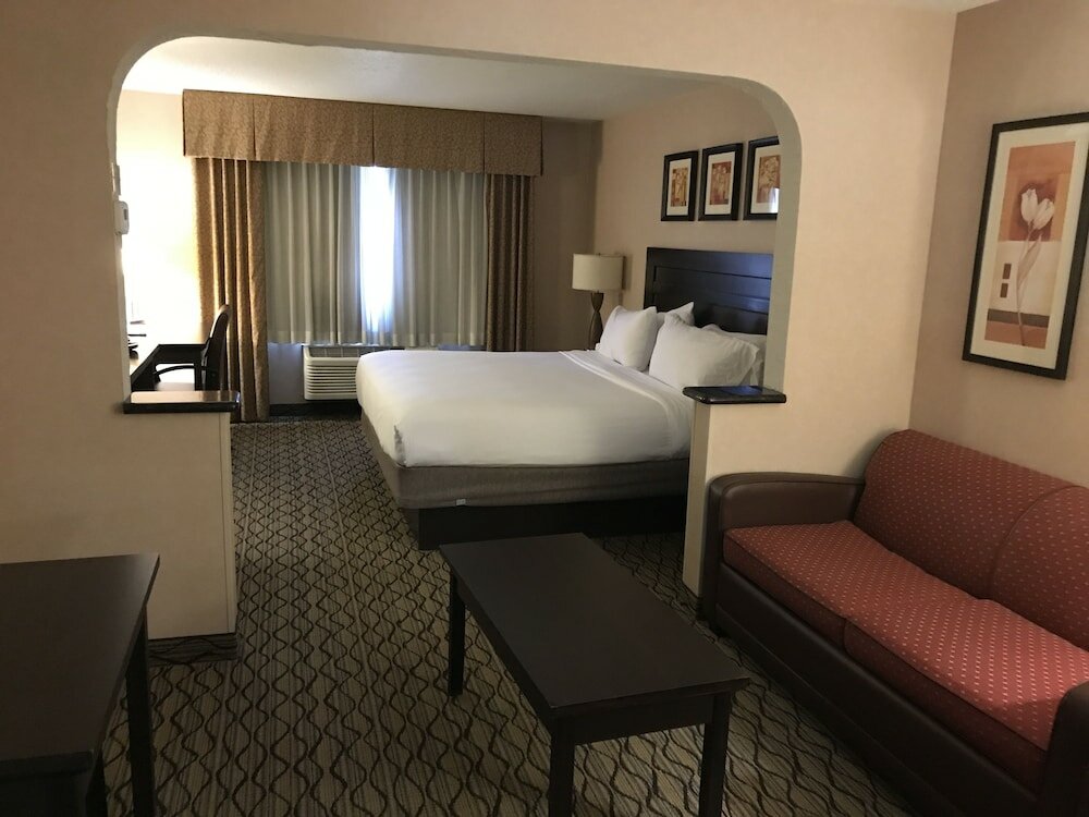 Фото Clarion Pointe Medford