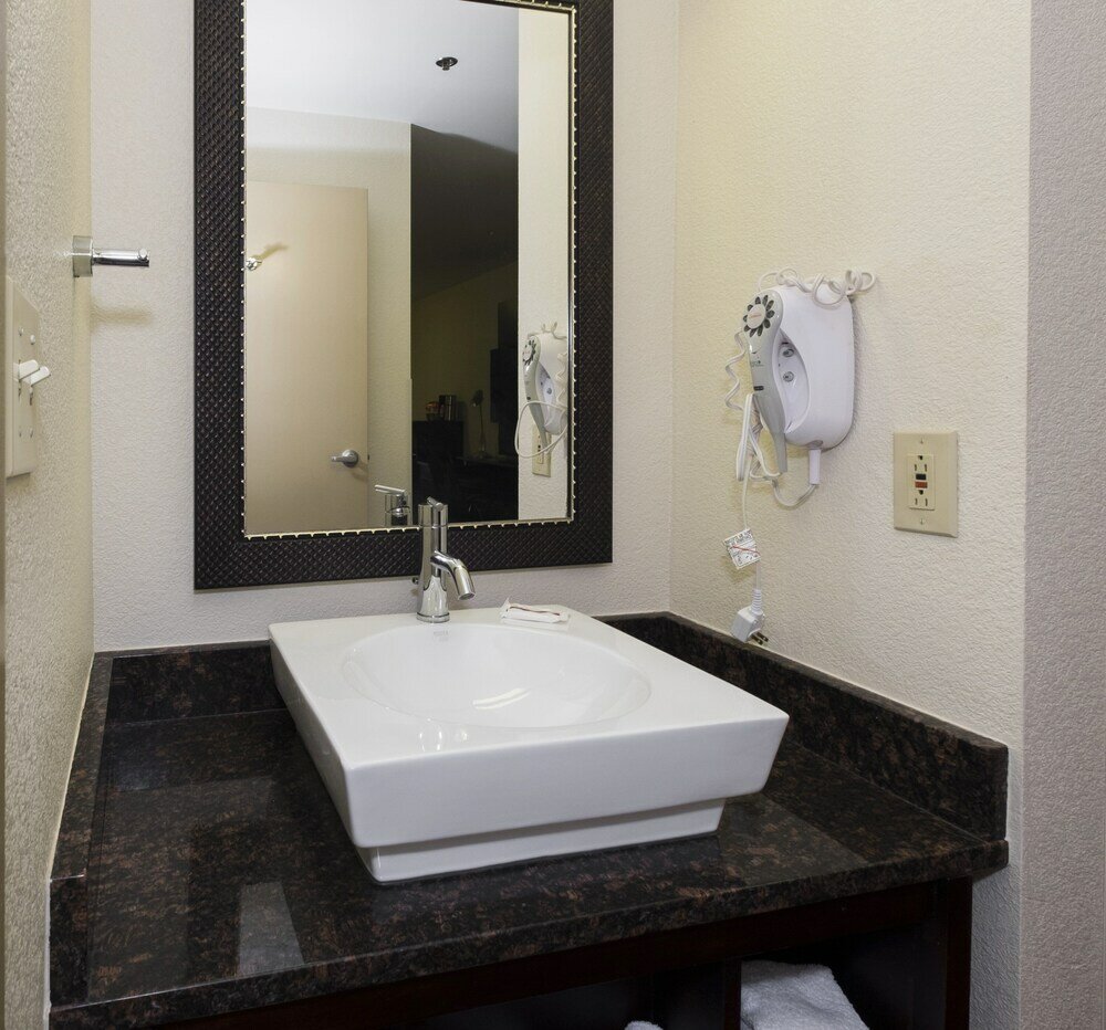 Фото Red Roof Inn Plus+ Columbus Downtown-Convention Center