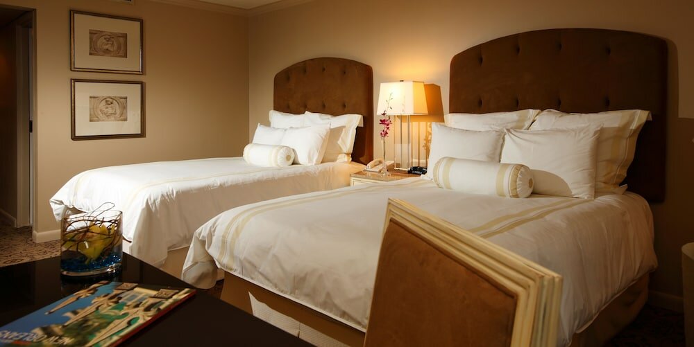Фото Dauphine Orleans Hotel