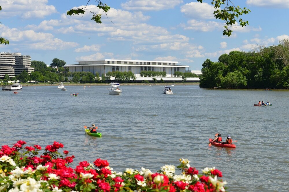 Фото Melrose Georgetown Hotel