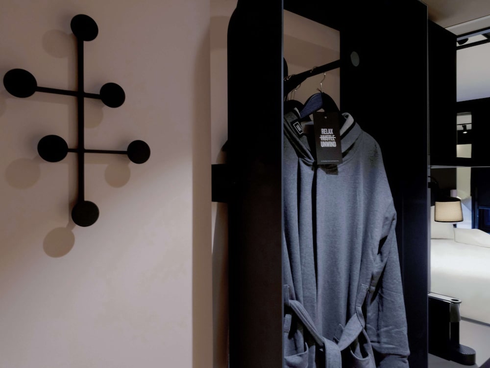 Фото Tribe Paris Batignolles