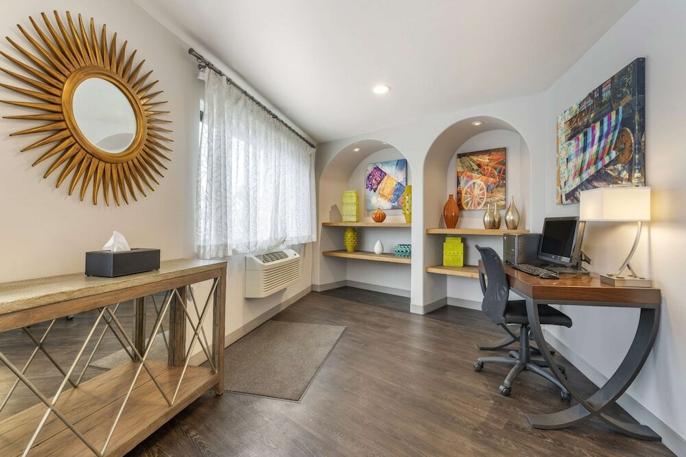 Фото Best Western Rose Garden Inn