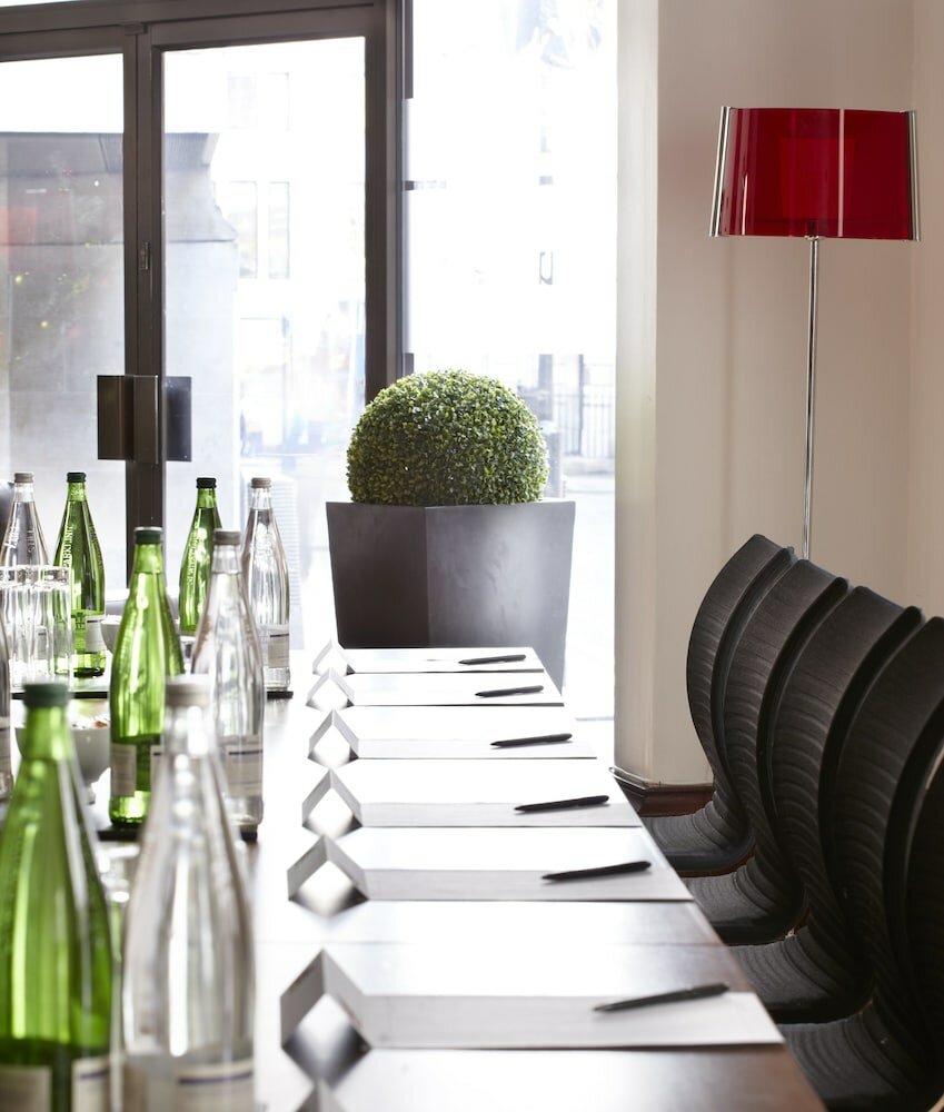 Фото Thistle Trafalgar Square Hotel