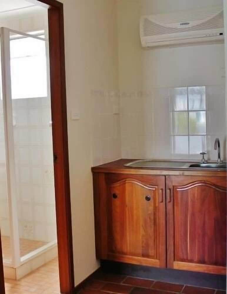 Фото Colonial Court Motor Inn