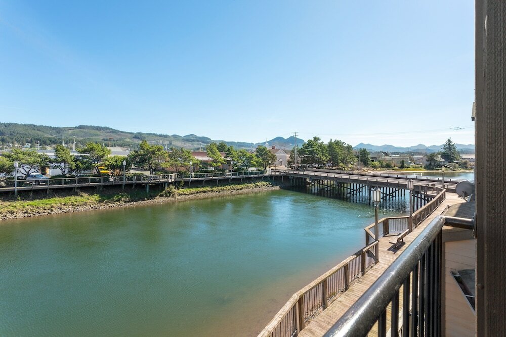 Фото Kathryn Riverfront Inn, Ascend Hotel Collection