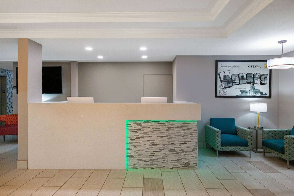 Фото Super 8 by Wyndham Ottawa