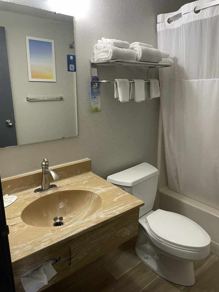 Фото Days Inn by Wyndham Warrensburg