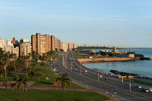 Гостиница Nh Montevideo Columbia в Монтевидео