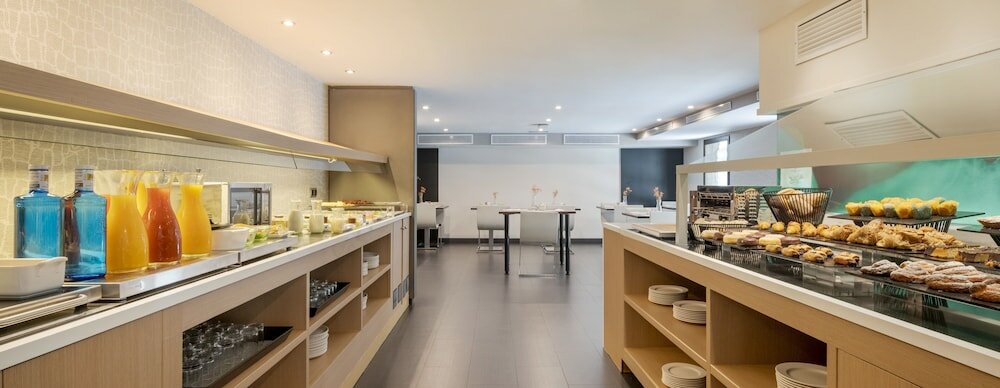 Фото Hotel Ilunion Almirante