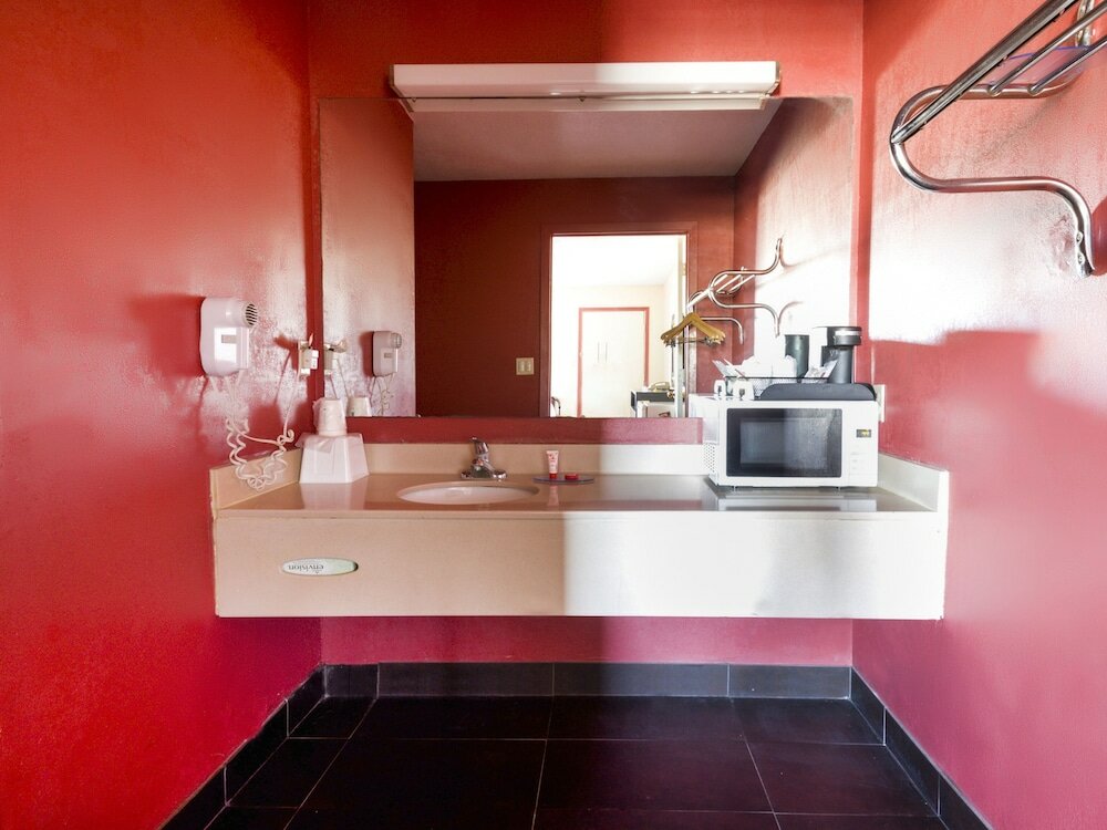 Фото Travelodge by Wyndham Richmond In