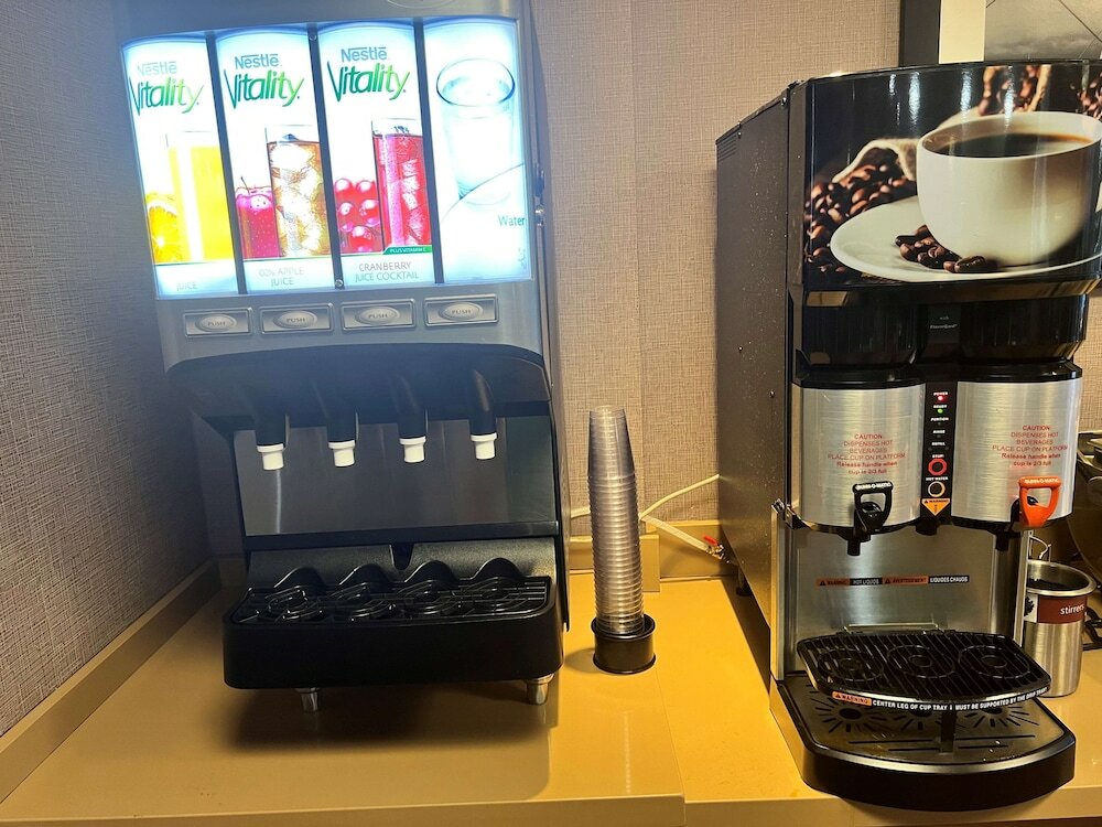 Фото SureStay Plus Hotel by Best Western Tempe University