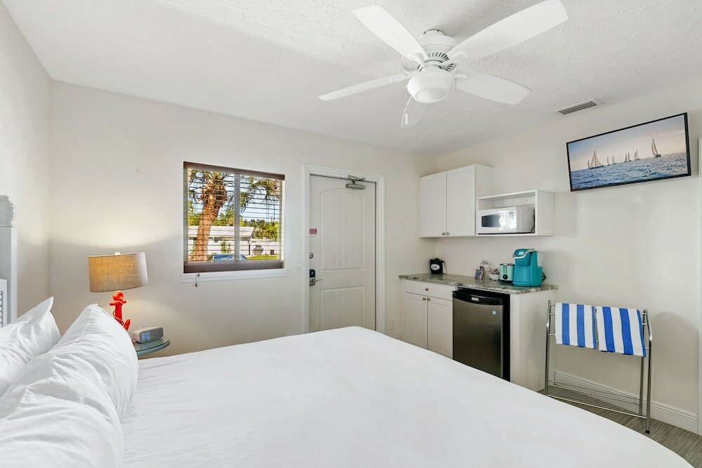 Фото Tropical Breeze Resort