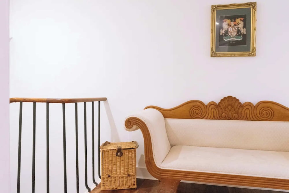 Фото Spacious & Welcoming 2bd Flat - Edinburgh