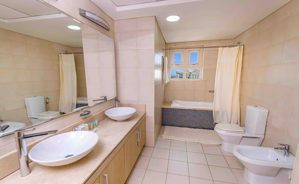 Фото Lux The Shoreline Penthouse Suite