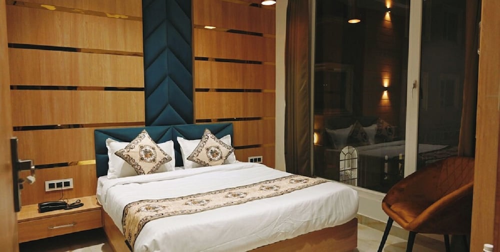 Фото Hotel The Posh