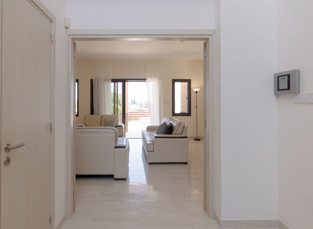 Фото Phaedrus Living Luxury Villa Erimi