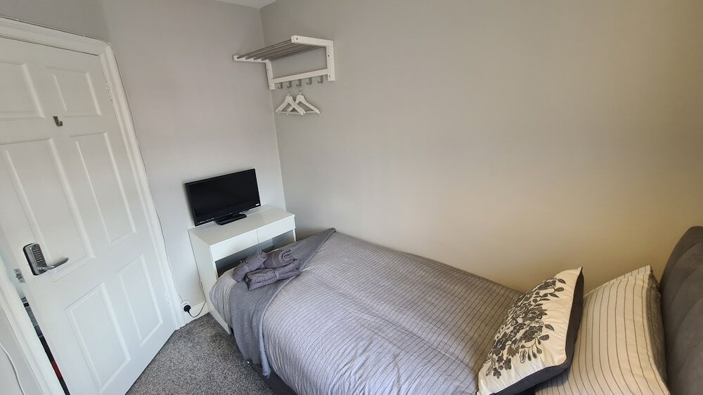 Фото Ravenhill Town house Belfast