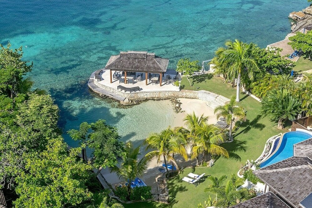 Фото Glamorous 7 Br Villa with Private Pool