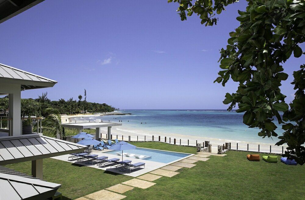 Фото Fabulous 5 Bedroom Beachfront Villa