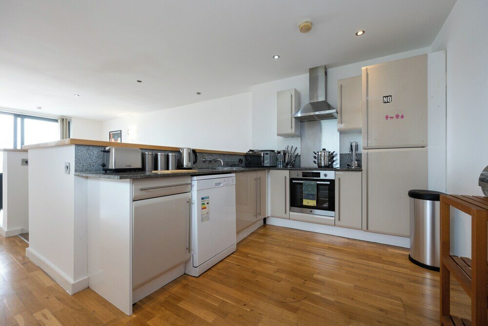 Фото Duplex 2 Bed Apt With Parking & Balcony