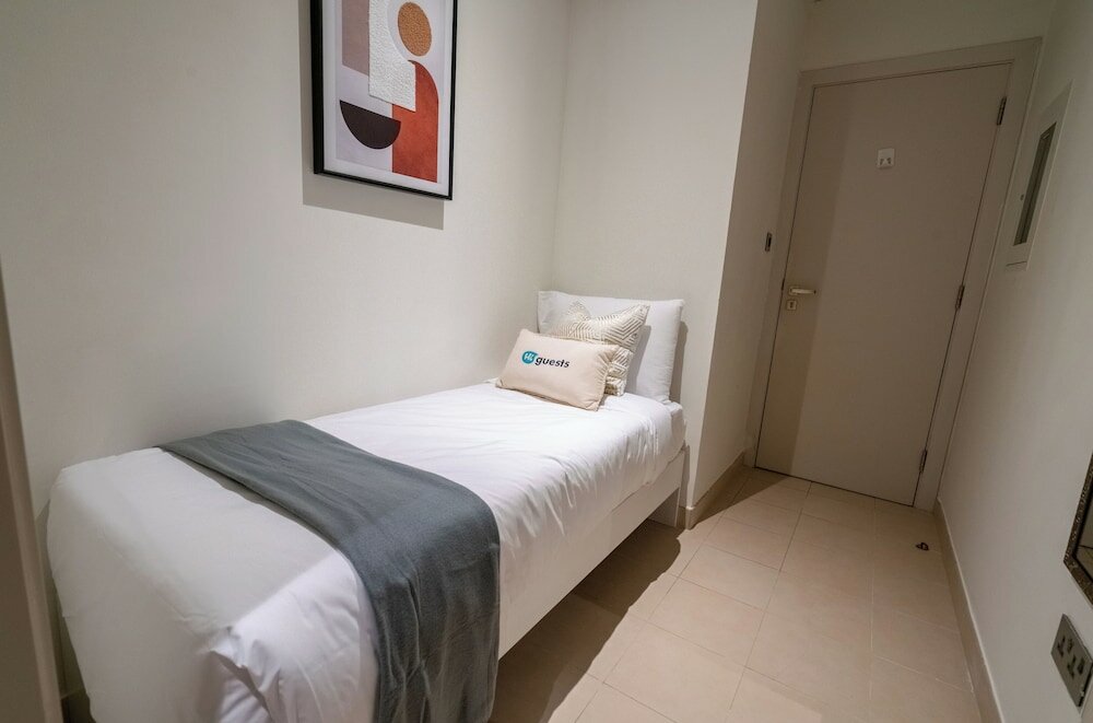 Фото Th8 Palm Dubai Beach Resort by IHG Dubai