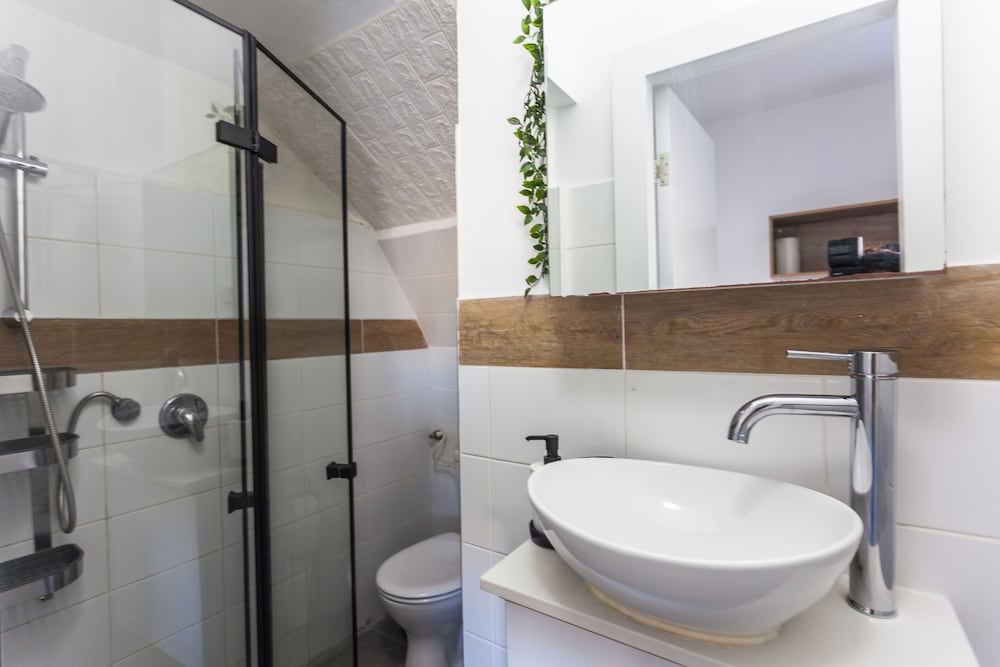 Фото HaYarkon Apartments