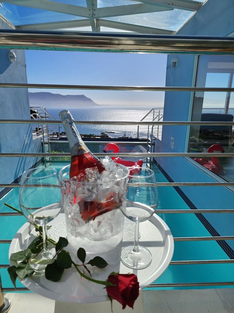 Фото Boulders Blue Bed and Breakfast