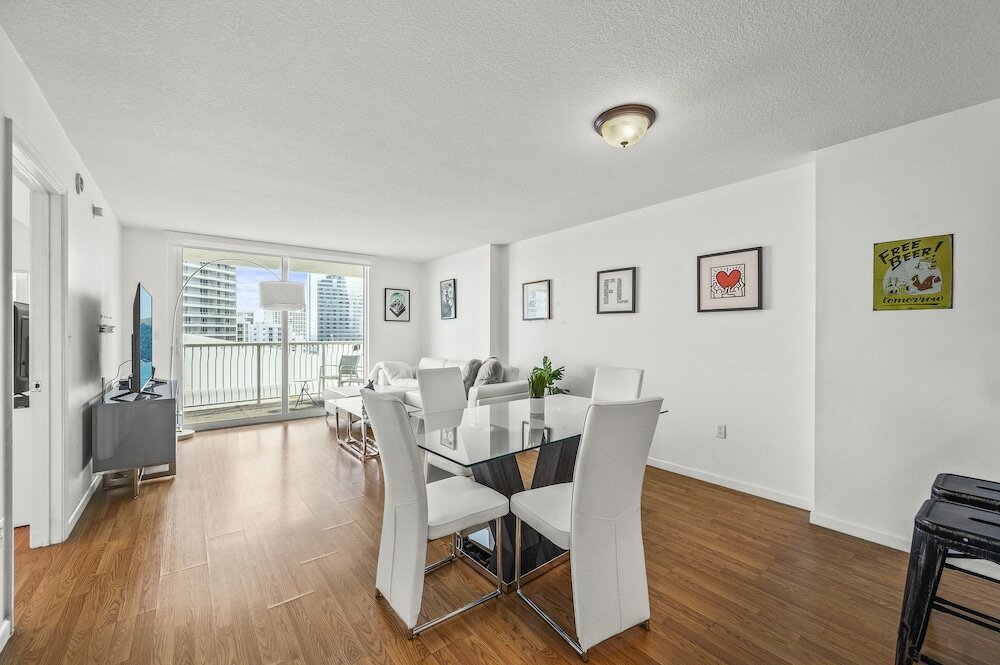 Фото Amazing High Rise at Brickell with pool