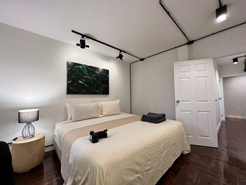 Фото Mini-me Hubs - Charm Suites in Old City