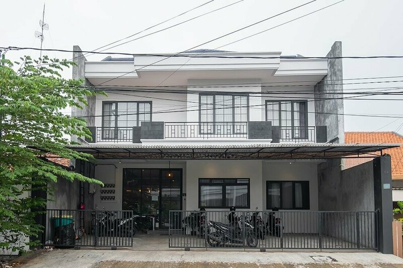 Гостиница Ngagel Residence Surabaya в Сурабае