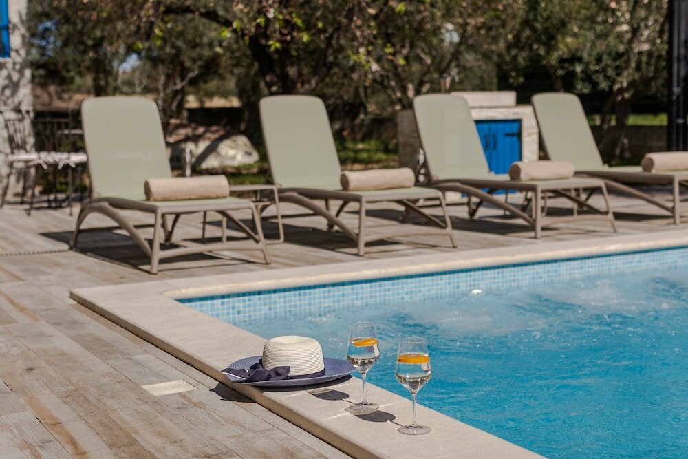 Фото The Olive Poolhouse