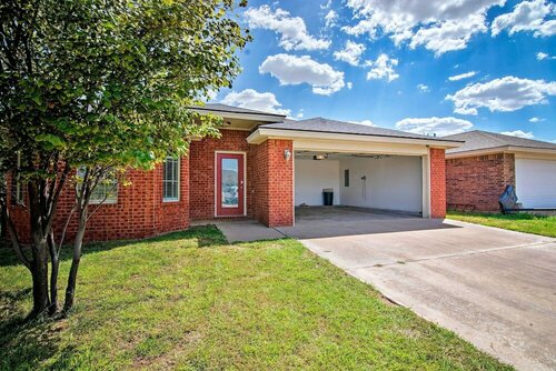 Гостиница Pet-friendly Lubbock Home W/yard - 6Mi to Ttu в Лаббоке