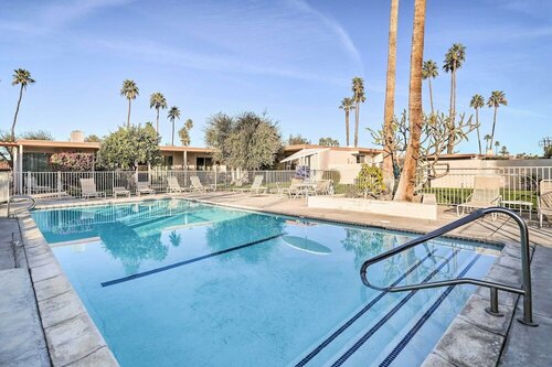 Гостиница Trendy Palm Desert Home w Patio, Pool Access в Палм Дезерте