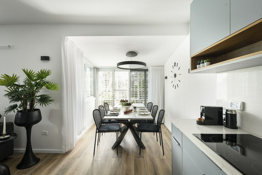 Фото Relax in a Rural Retreat 2br Apt wGarden