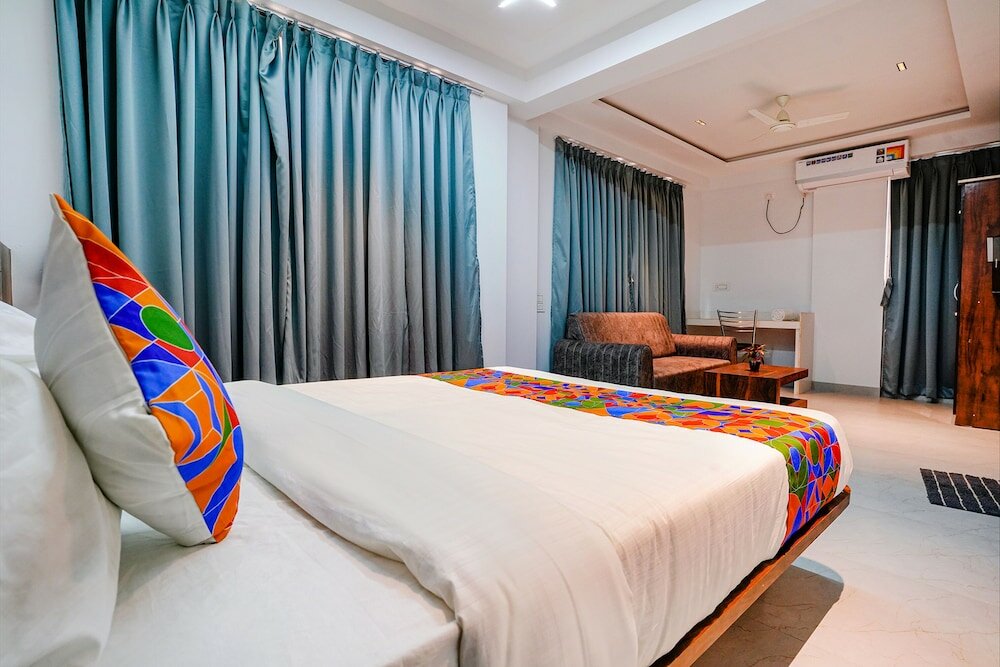 Фото Fabhotel Crystal Inn