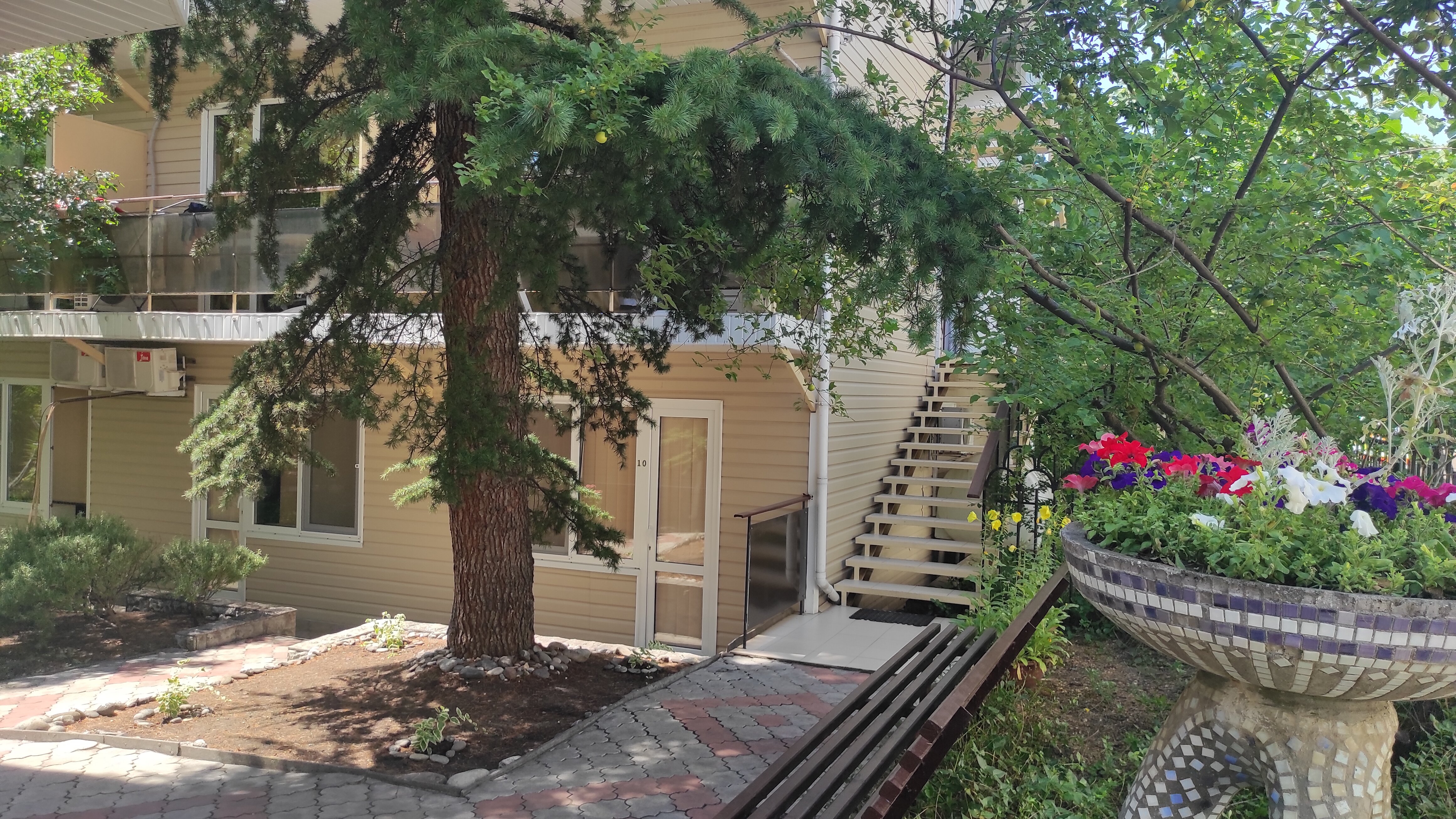 Фото отеля 1