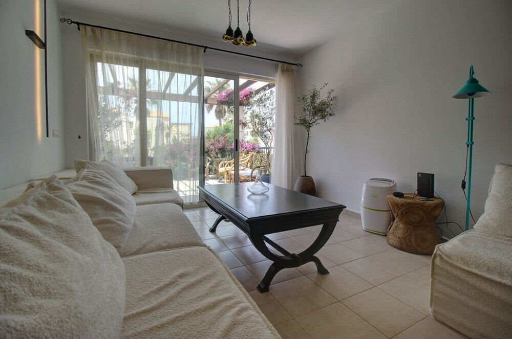 Фото 1 Bedroom Apartment on Beach Elias Upper