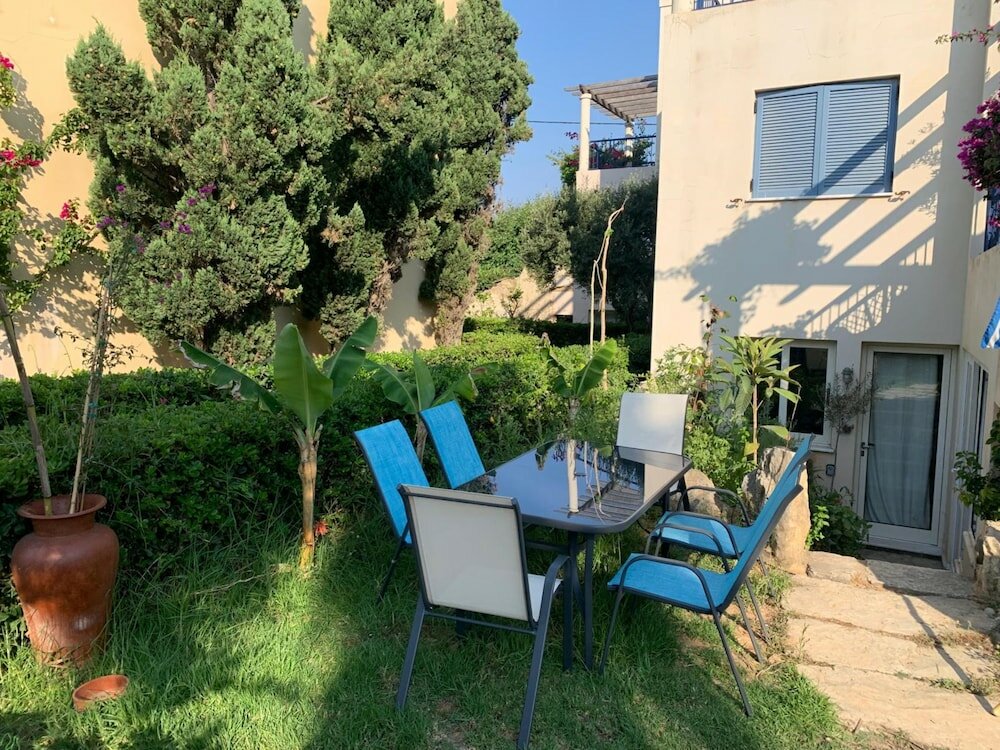 Фото 1 Bedroom Apartment on Beach Elias Upper