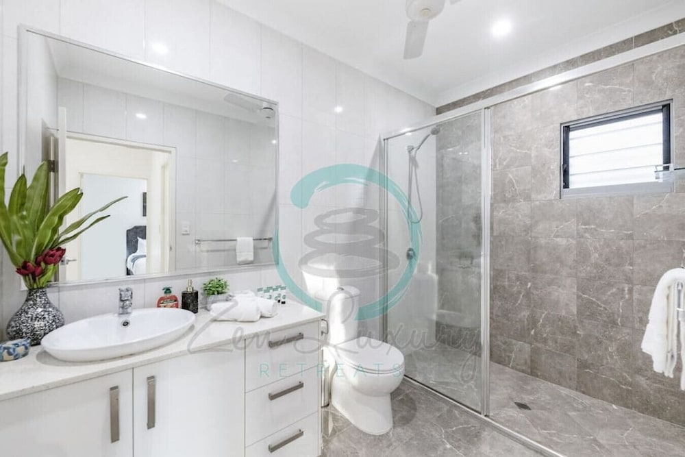 Фото Zenhouse Stylish - 3br Home near Shops