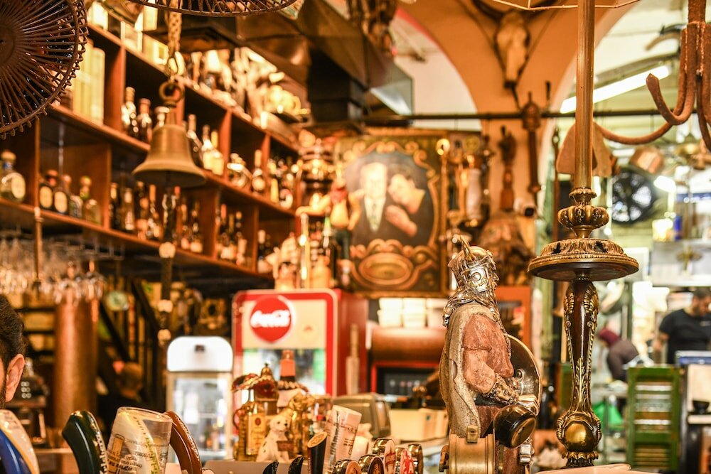 Фото Vintage Charm 1br Apt w Balcony & View