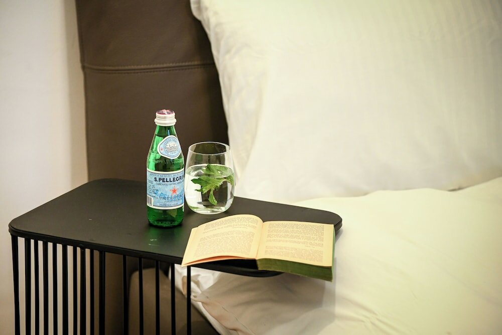 Фото Stylish 3br Apt with Patio in the City