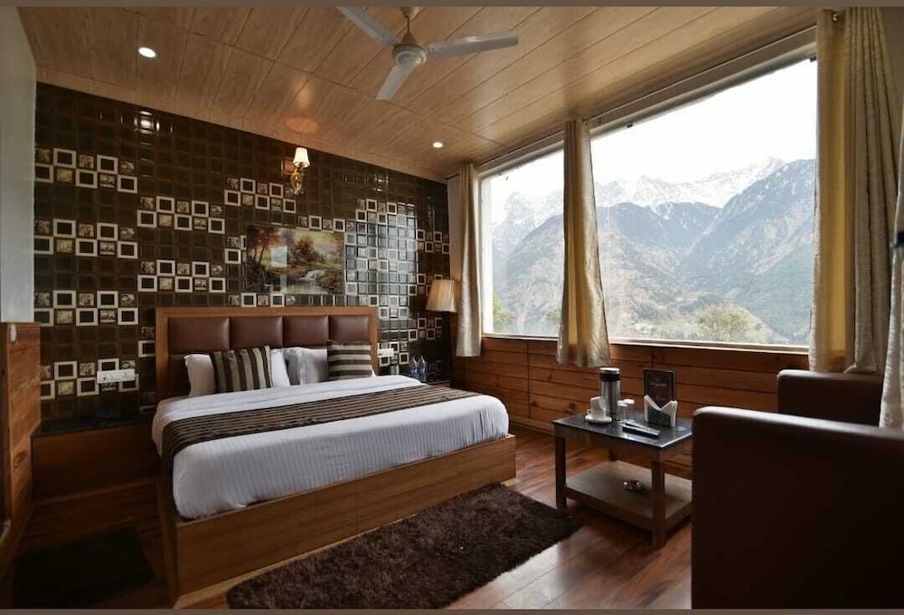 Фото Hotel Divyansh by Vrb Hotels