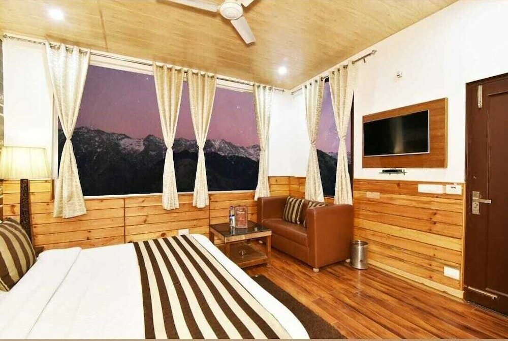 Фото Hotel Divyansh by Vrb Hotels