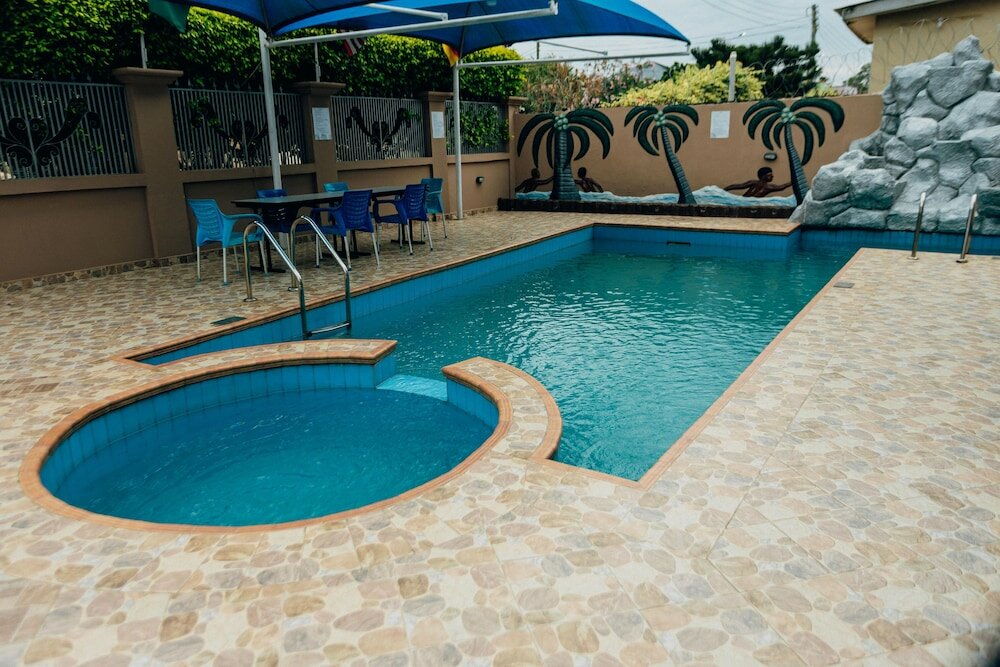 Фото The OutBack Hotel