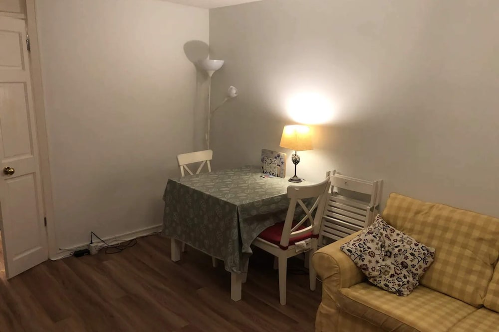 Фото Inviting 1bd Flat in Edinburgh