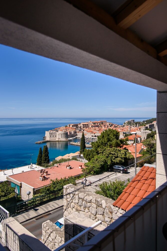 Фото Zenith Apartment by DuHomes