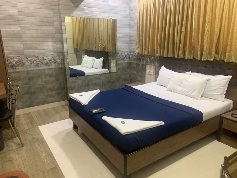 Фото Hotel Royal Residency