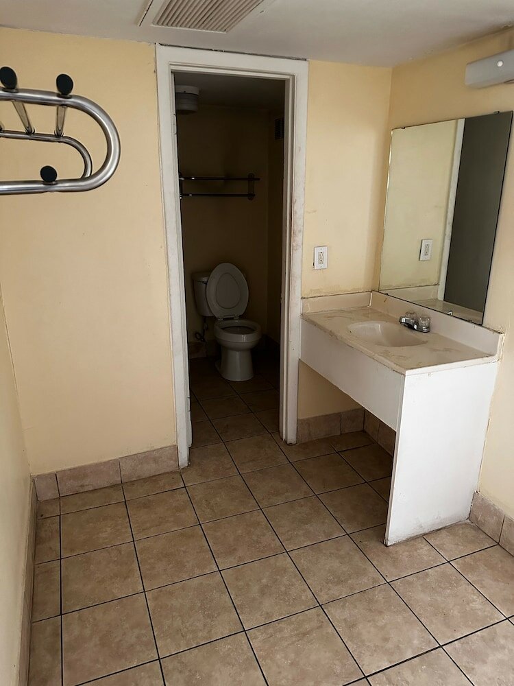 Фото Loyalty Inn Charlotte Airport