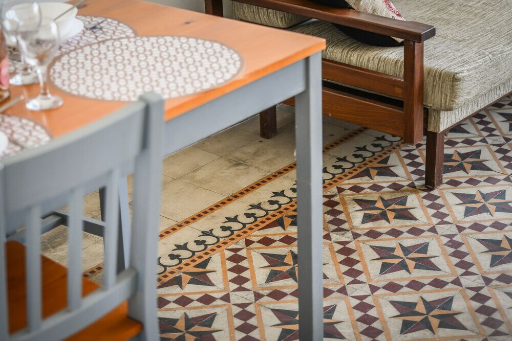 Фото Vintage Charm 1br Apt w Balcony & View