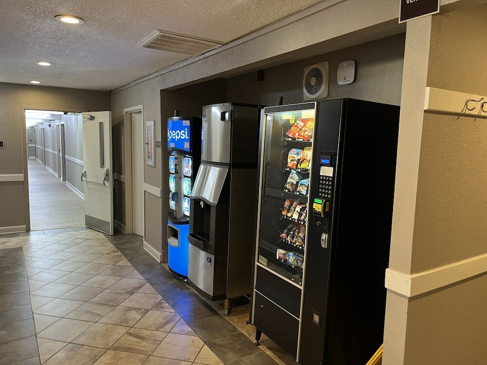 Фото Red Roof Inn & Suites Newport News